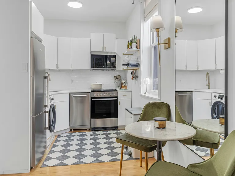 235 Monroe St #17 — Photo 7