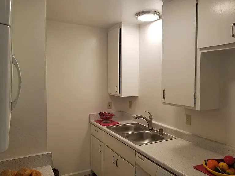 613 Woodland — Photo 9