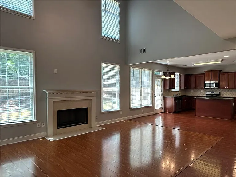 669 Maple Grove Way — Photo 2