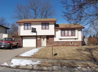 9140 Taylor St, Omaha, NE 68134