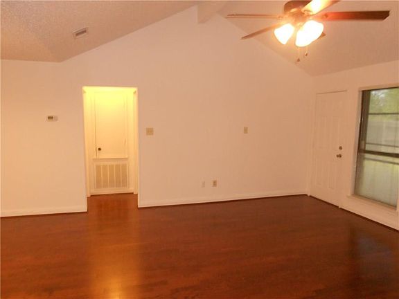 5th image of 2528 Independence Dr