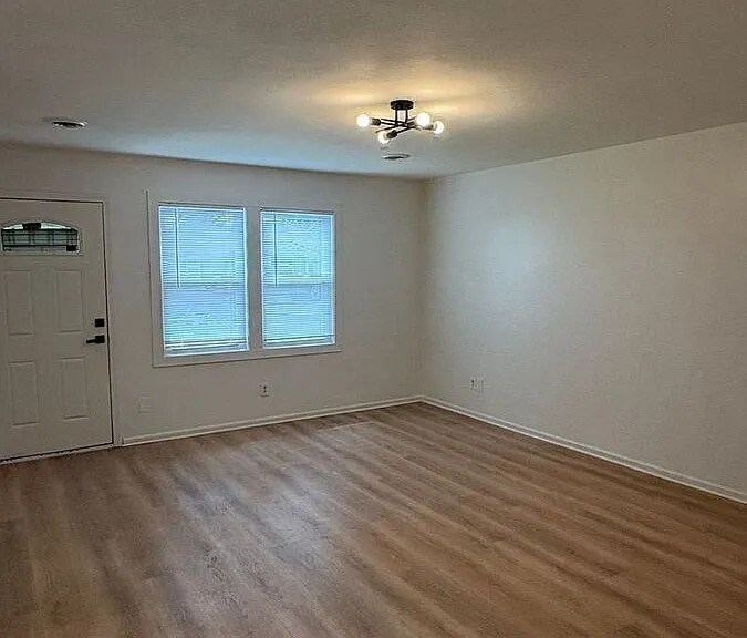 317 Woods Ave — Photo 4