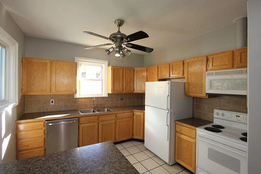 246 Willard Ave — Photo 4