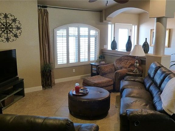 3rd image of 2060 E Desert Lakes Dr