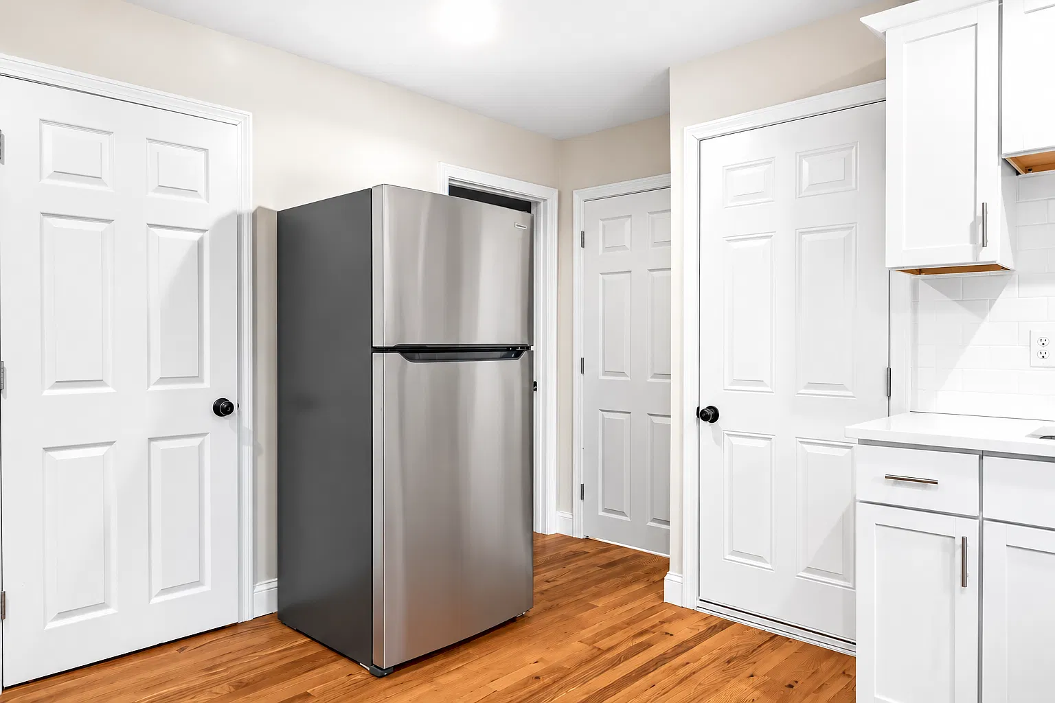 2 bed, 1000 sqft, $2,600 — Photo 3