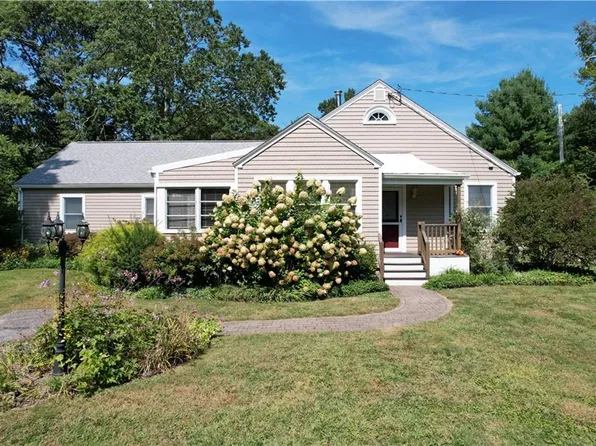 25 Arrow Head Trl, South Kingstown, RI 02879