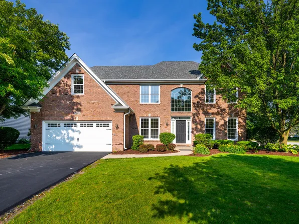 2203 Foxboro Ln, Naperville, IL 60564