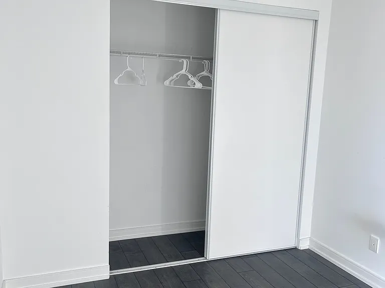 28 Wellesley St E #2205 — Photo 7