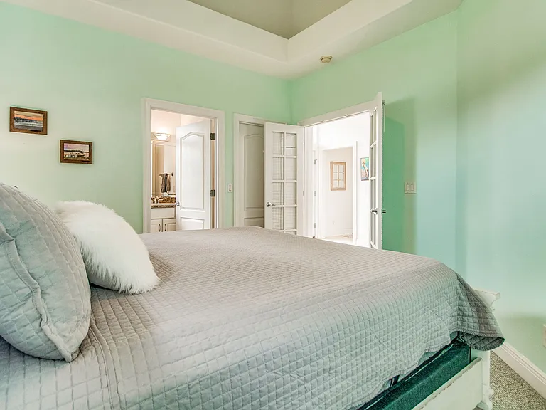 20 Baybridge Dr — Photo 35