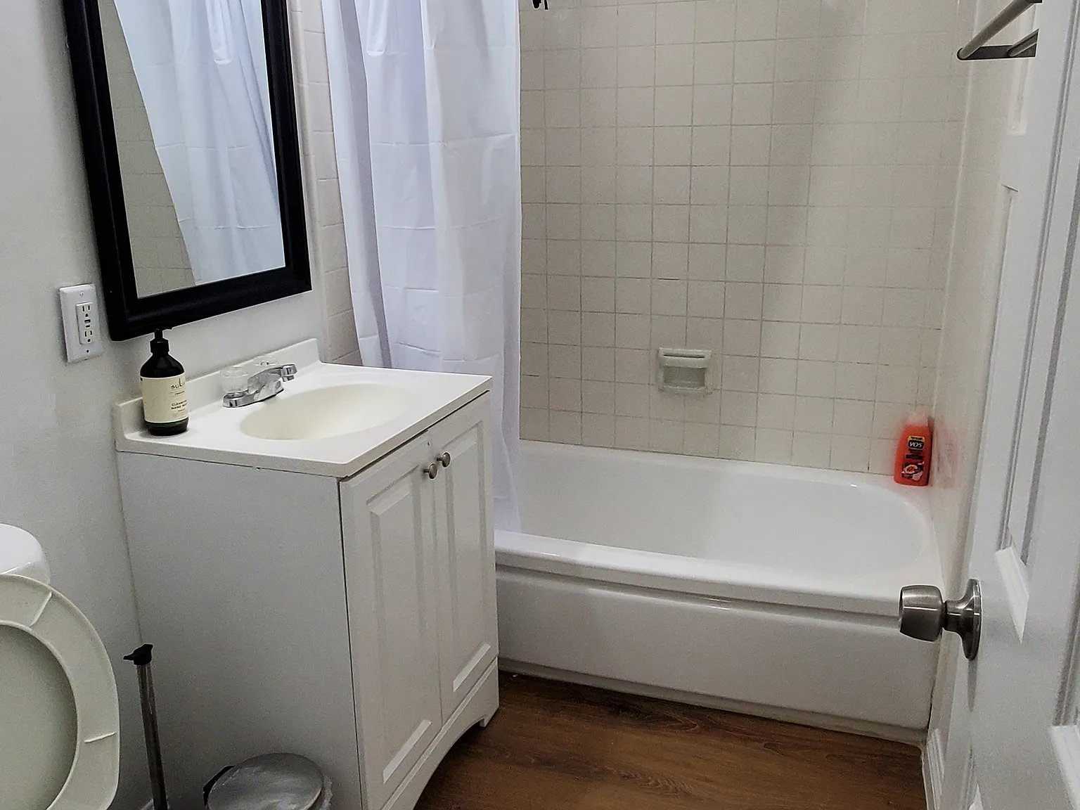 2 bed, 1000 sqft, $2,300 — Photo 1