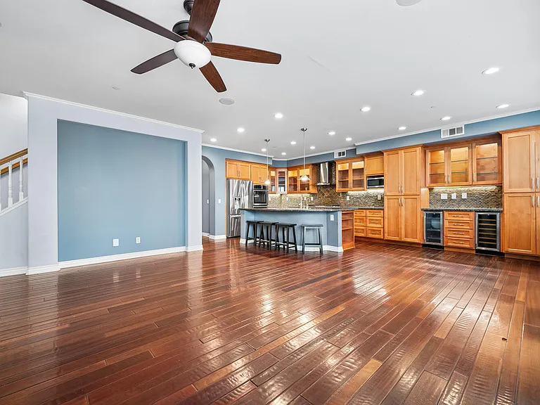 18785 Roxbury Ln — Photo 28