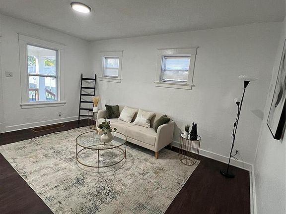 5th image of 154 W Arlee Ave