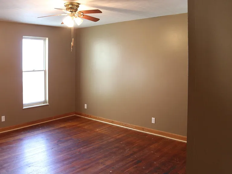 210 Montgomery St #210 — Photo 4