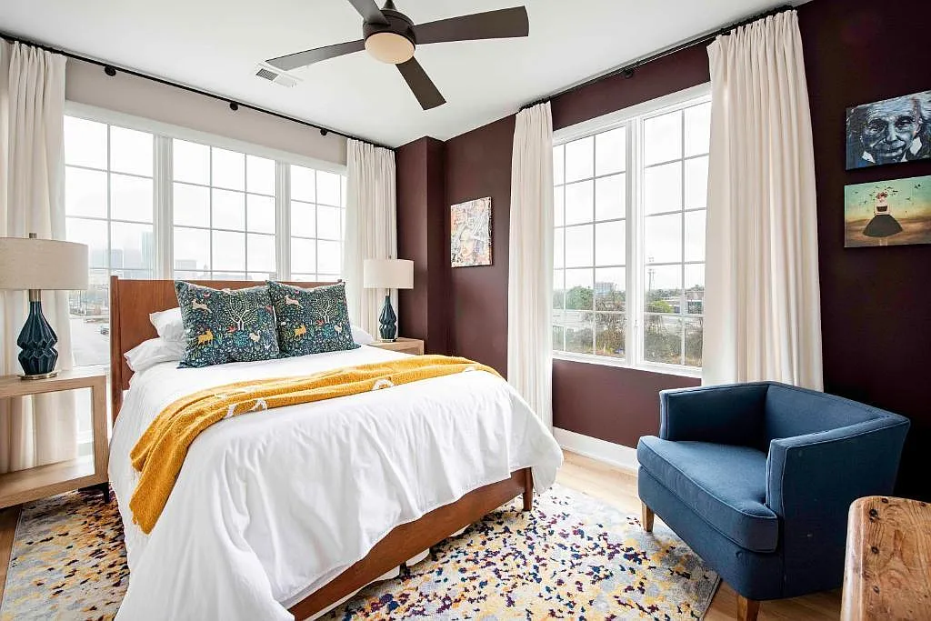 3 bed, 3.5 bath, 2500 sqft, $6,000 — Photo 2