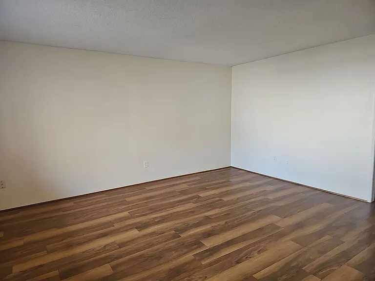 190 California Blvd — Photo 12
