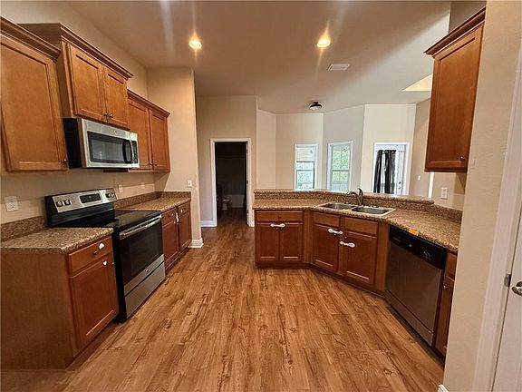 2nd image of 8622 Fernwood Loop N