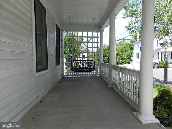 3rd image of 601 Hawke St #B