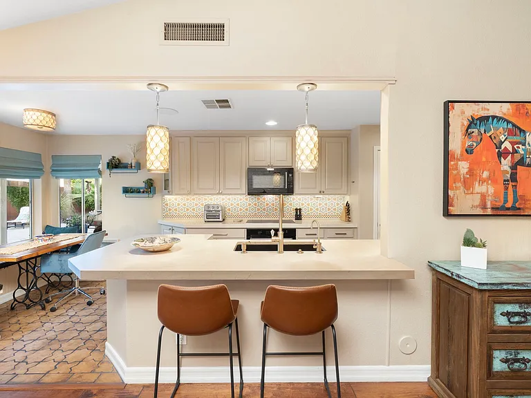 372 W Amoroso Dr — Photo 135