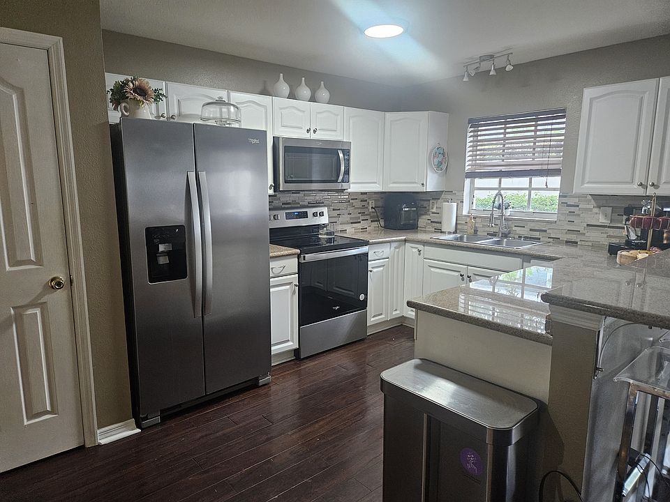 1st image of 104 N Lady Mary Dr