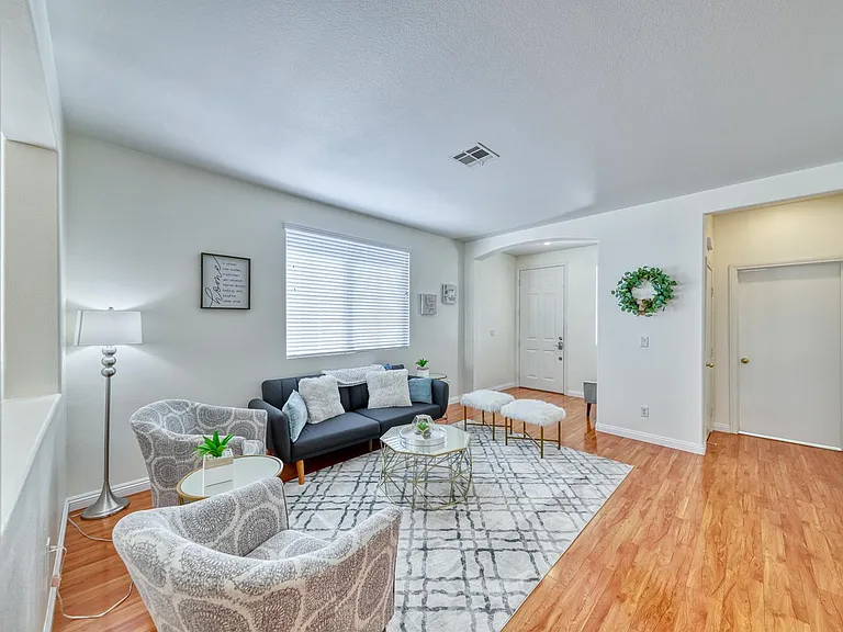 9772 Ridgebluff Ave — Photo 11
