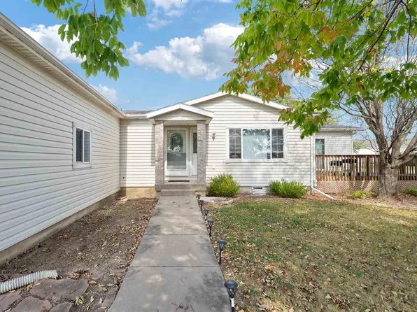 313 Paddock Cir, Iowa City, IA 52240