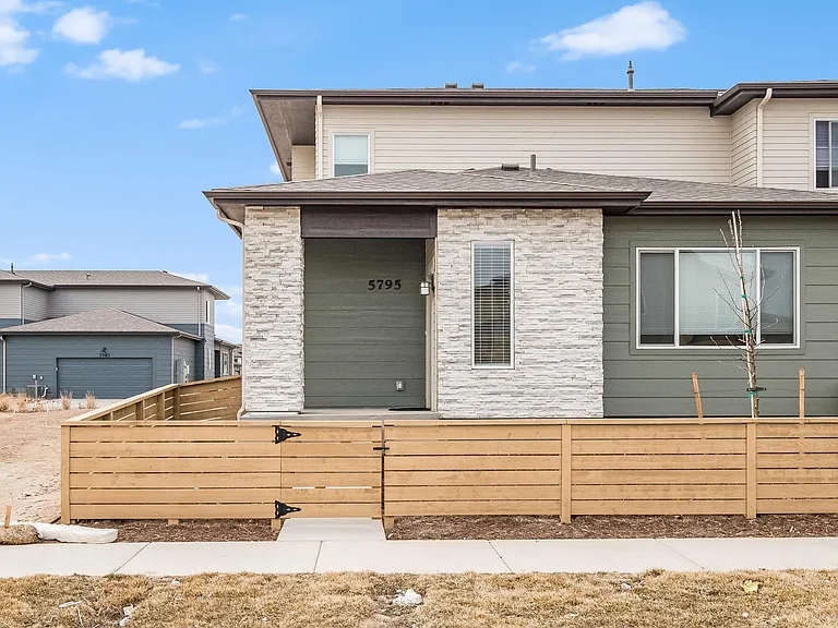 5795 Champlain Dr — Photo 28