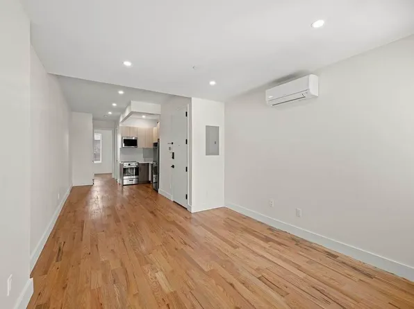 242 Montrose Avenue 3B image 4 of 5