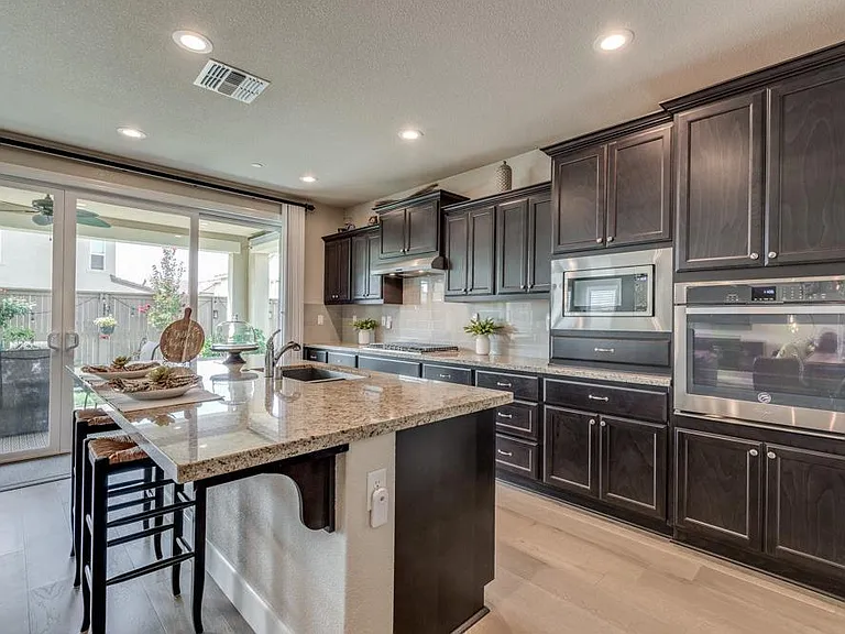 5024 Verona Dr — Photo 3