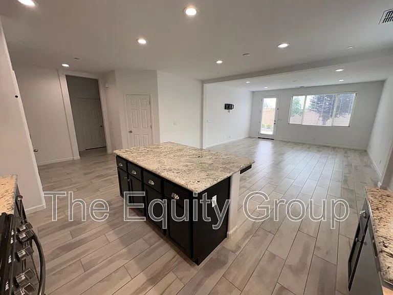 1336 W Porter Ct — Photo 32