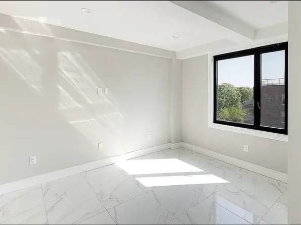 177-30 Wexford Terrace image 4 of 10