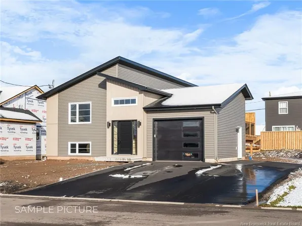 433 Gaspe St, Dieppe, NB E1A 1W3