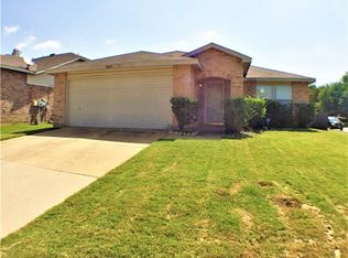 8609 Clear River Ln, Denton, TX 76210