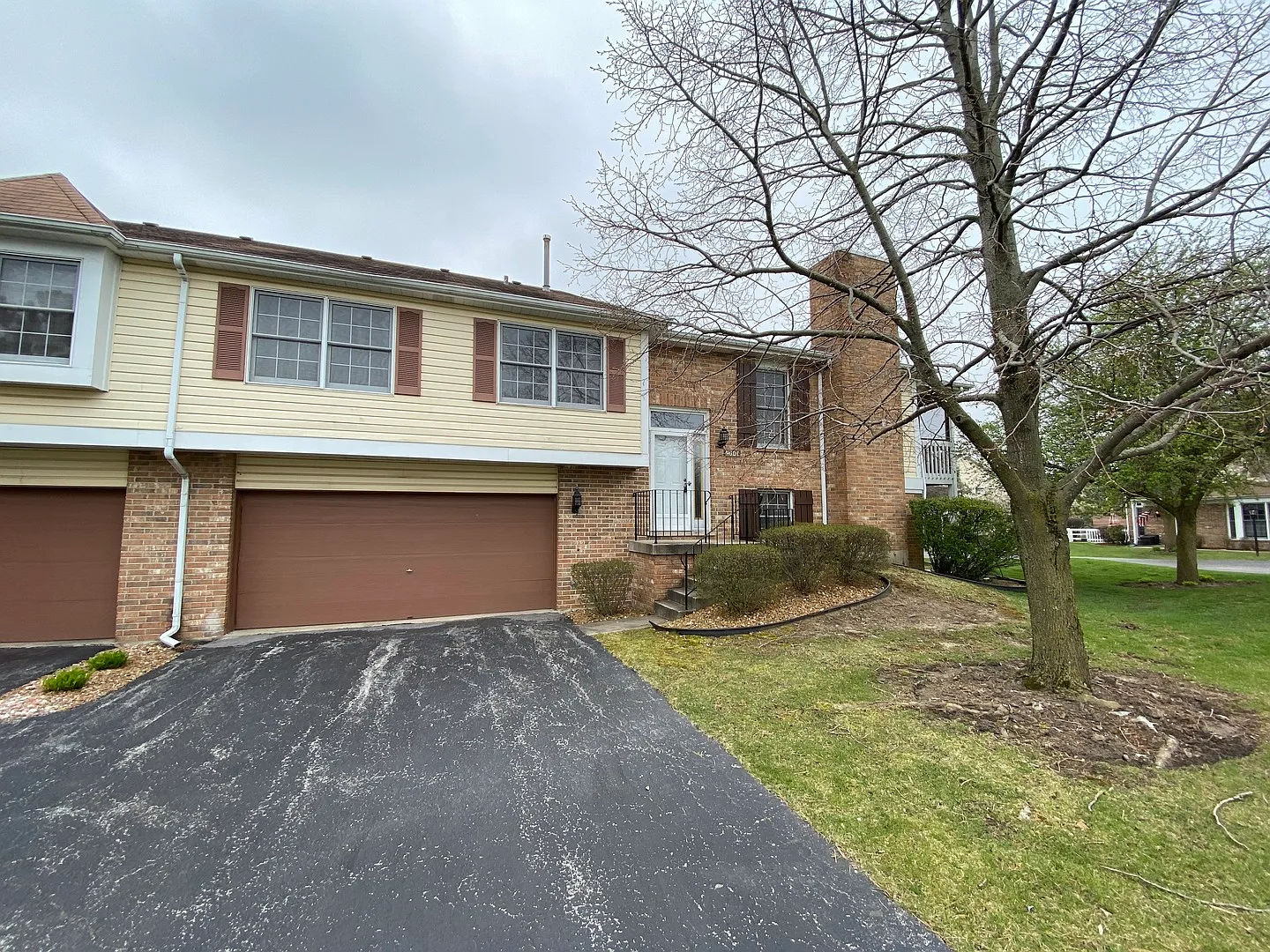 9913 Cambridge Dr photo 1