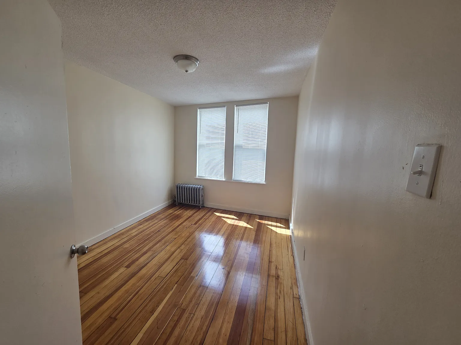 3 bed, 1100 sqft, $3,300 — Photo 3