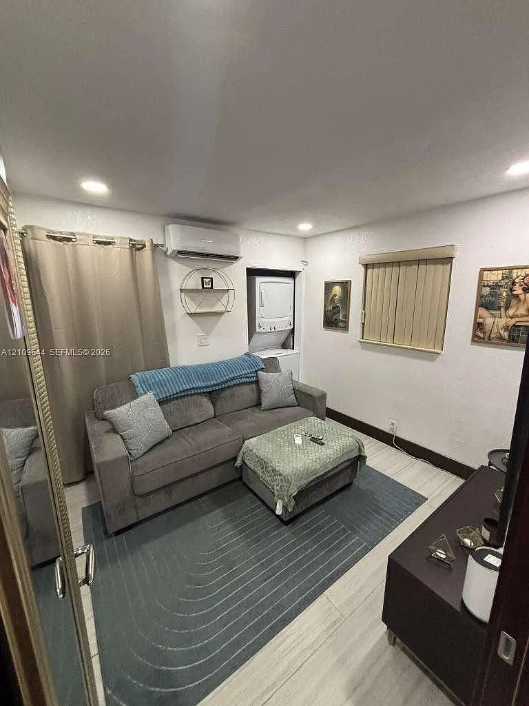 Floral Heights 1st Add — Photo 4
