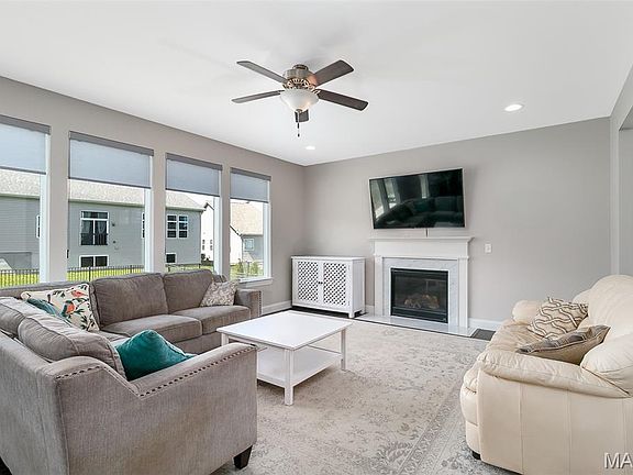 3rd image of 214 Carlton Point Dr