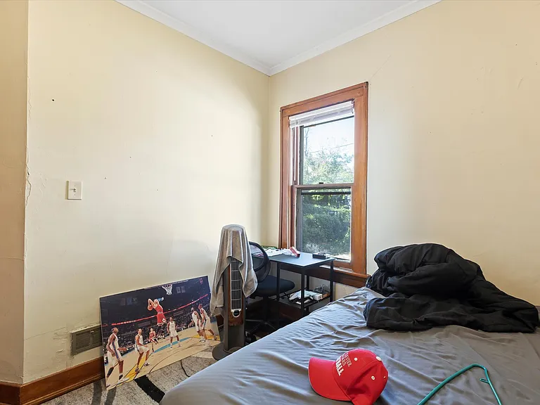 2745 N Frederick Ave — Photo 15