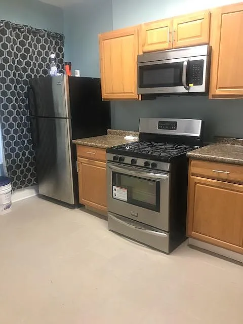 3 bed, $1,900 — Photo 3