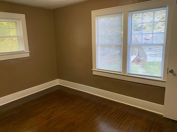 4th image of 2212 Park Dr #B