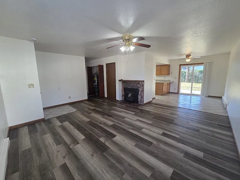 180 Breakwater Dr — Photo 2