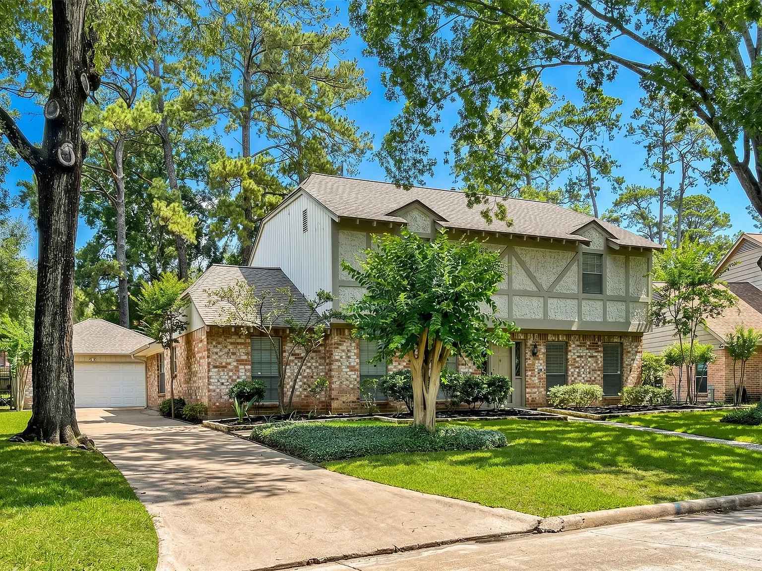 5 bed, 2.5 bath, 2649 sqft, $2,700 — Photo 3