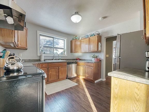 3rd image of 815 E H St