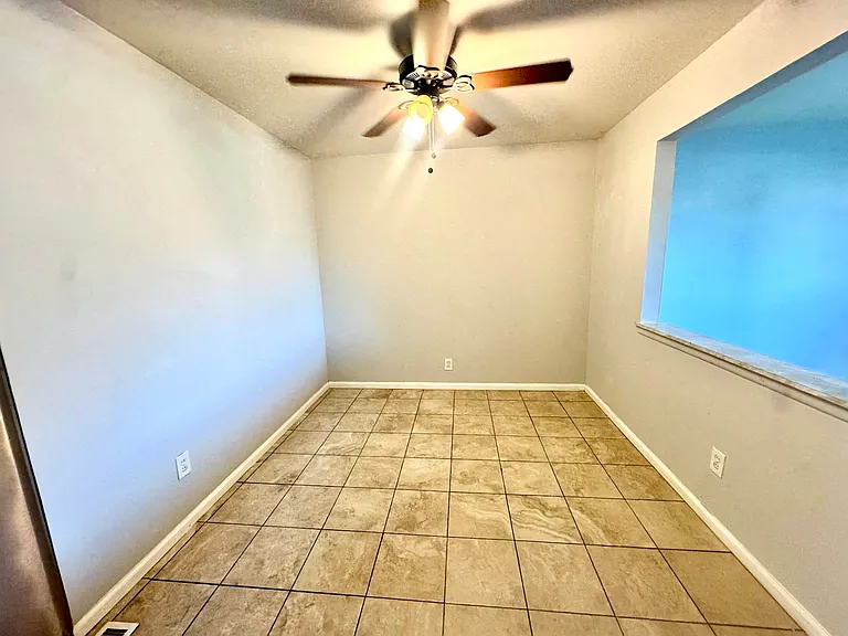 5225 Southwest Ave #105 — Photo 13