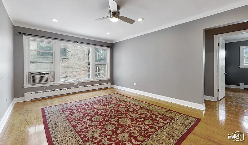 Bright Top-Floor 2BR / 1.5BA -Condo Hardwood Floors, Heat Included — Photo 2