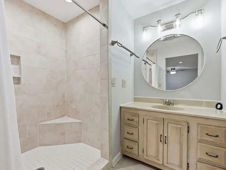 989 Rudolph St — Photo 19