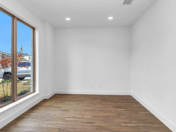 5th image of 5415 Holly Hollow Ln
