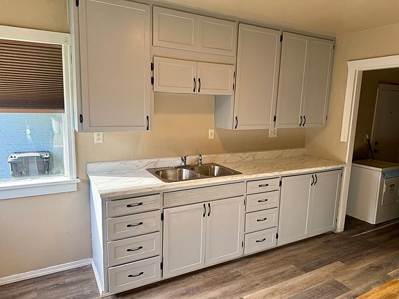 3rd image of 1304 Dudley Ave
