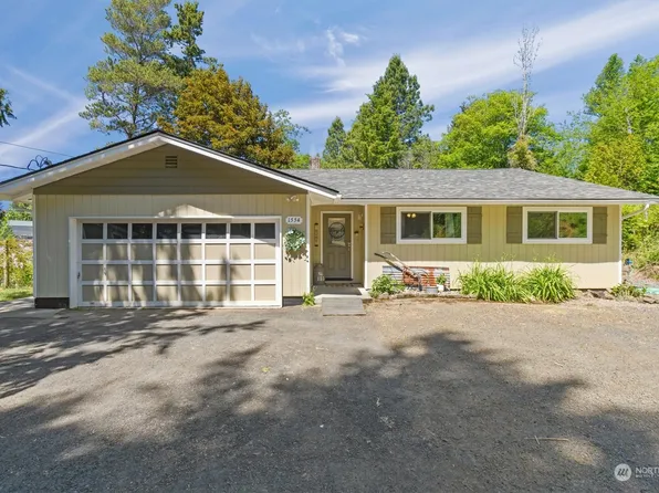 1554 Columbia Street, Cathlamet, WA 98612