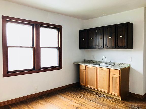 5th image of 208 Cambridge Ave #2