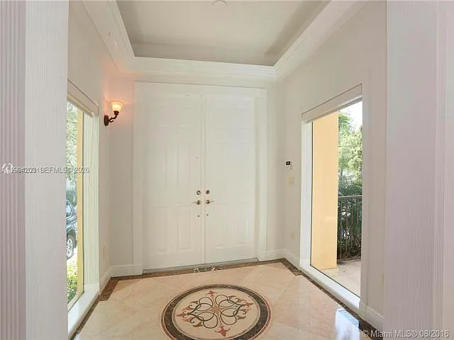 592 Fernwood Rd — Photo 6